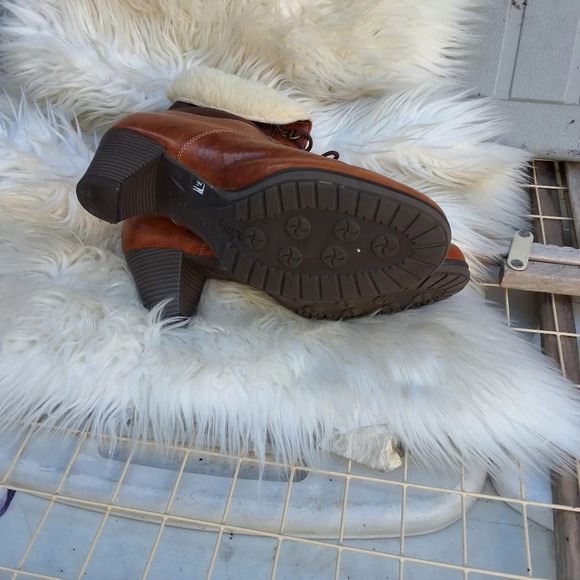 Gabor Laced shearling " Granny" Boots 8.5 - Picture 9 of 15